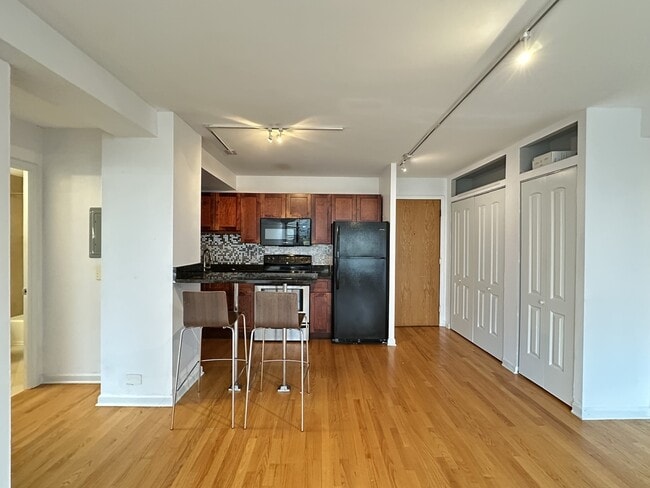 Photo - 4180 N Marine Dr Unit 118