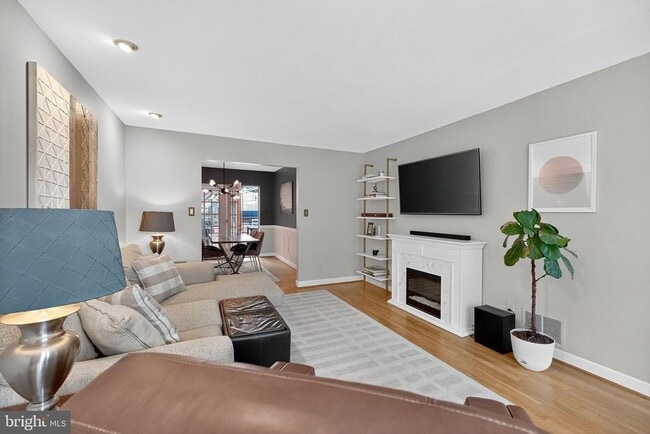Building Photo - 2313 Sibley St Rental