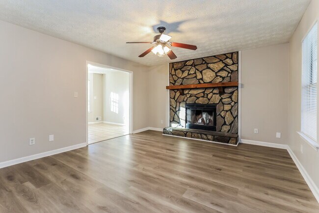 Photo - 320 Laurel Ln