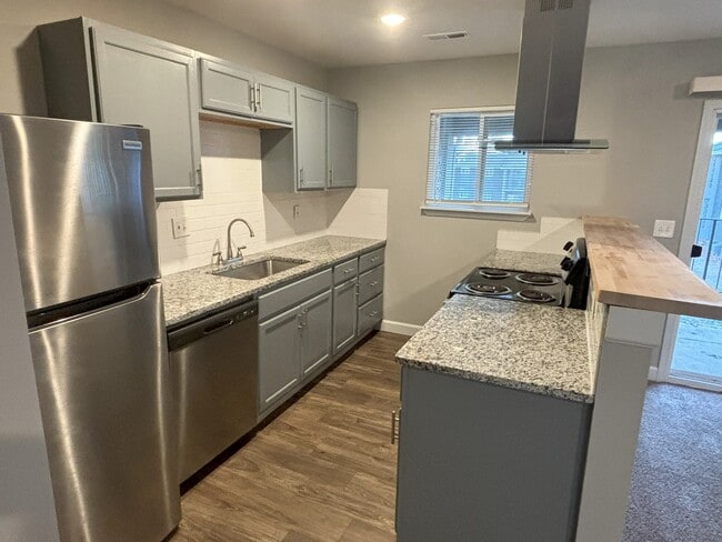 Photo - Brentwood Apartments