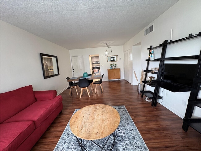 Photo - 101 SE 6th Ave Unit 2