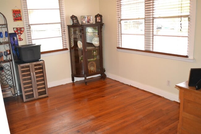 Photo - 128 Gruner Rd