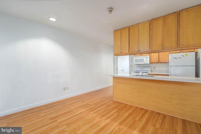 Building Photo - 1100 Vine St Unit 415 Rental