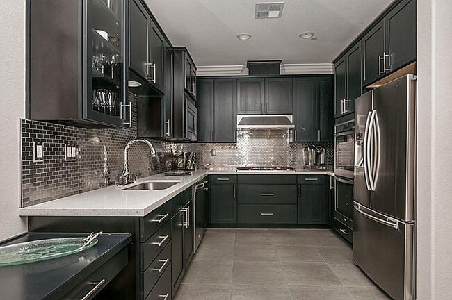 Modern Kitchen - 635 True Wind Way Unidad 505