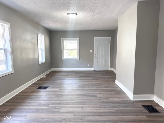 Photo - 2921 E Brookside Ave