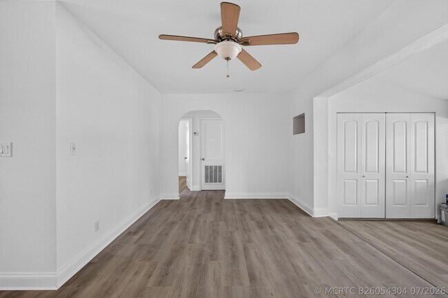 423 SW 11th Ct
