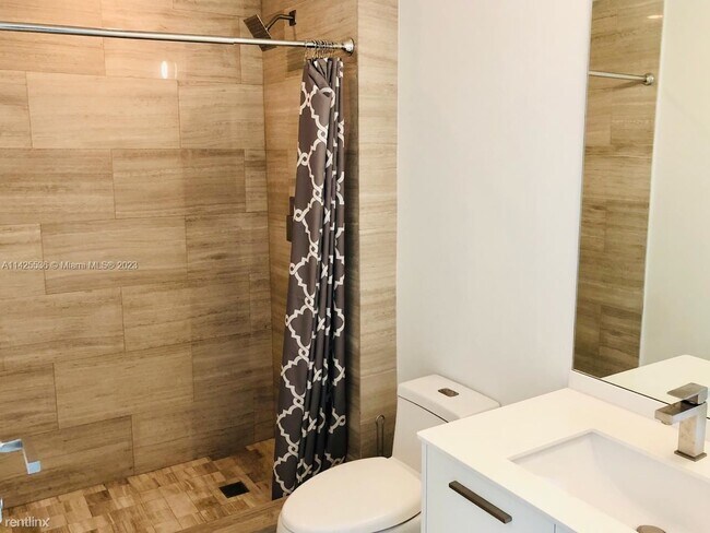 Photo - 2 br, 2 bath Condo - 1300 Brickell Bay Dr