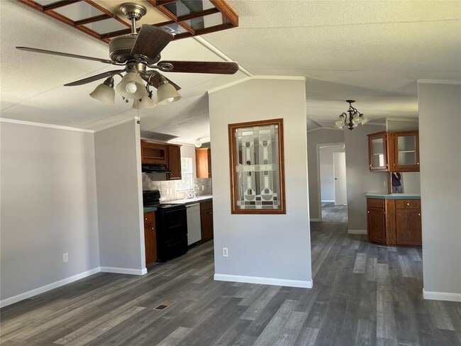 Photo - 231 6 Morris Ln