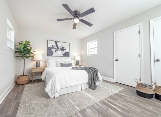 Building Photo - Charming 2BR Townhome in West Ashley – Modern, Bright & Ready for You!