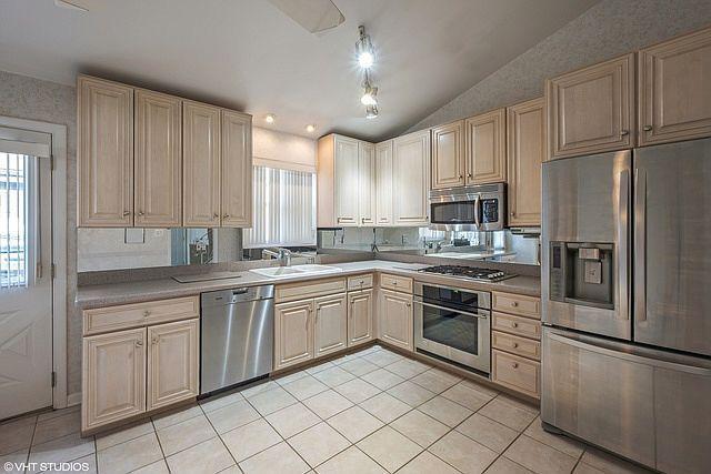 Photo - 614 Leamington Ave