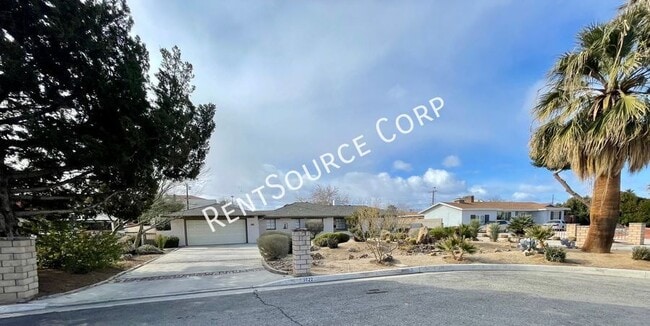 Building Photo - 1022 W Lancaster Blvd Rental