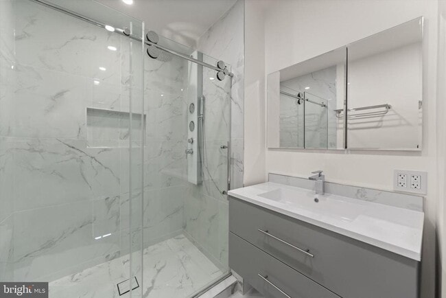 Photo - 1525 35th St NW