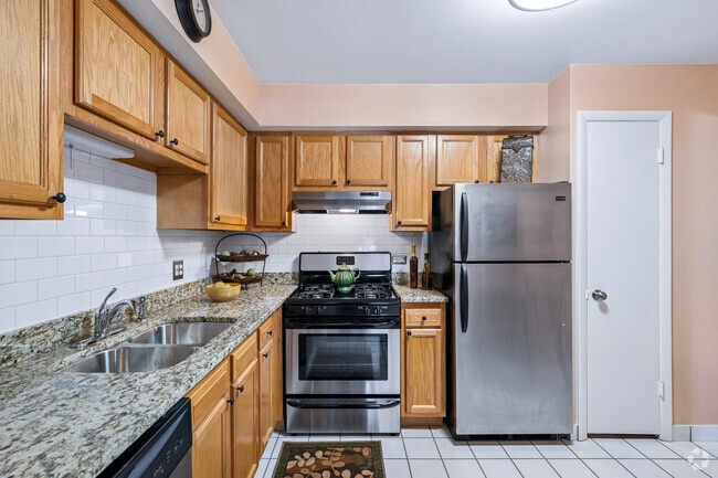 1A 1BR, 1BA - 650SF - Kitchen