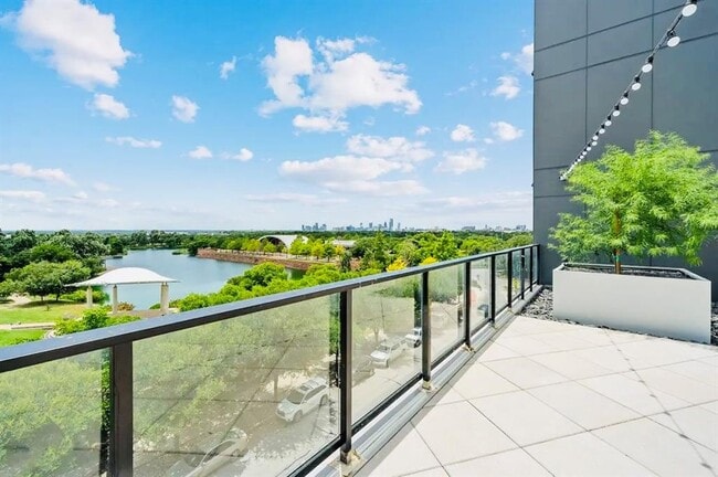 Photo - 1701 Simond Ave Unidad 514 Rental