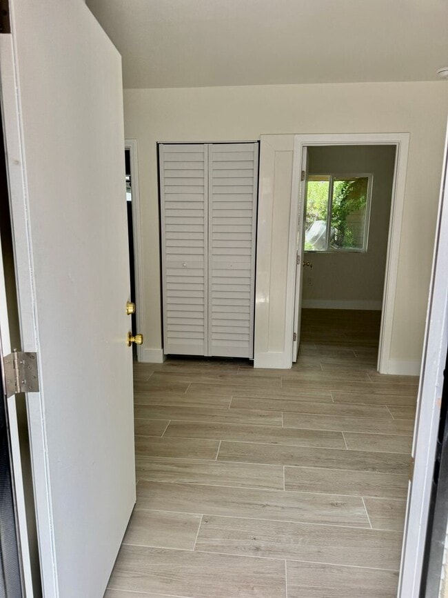 Photo - 1185 Zircon St