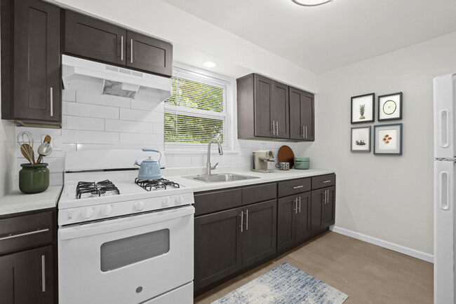 Building Photo - West End Gardens Rental