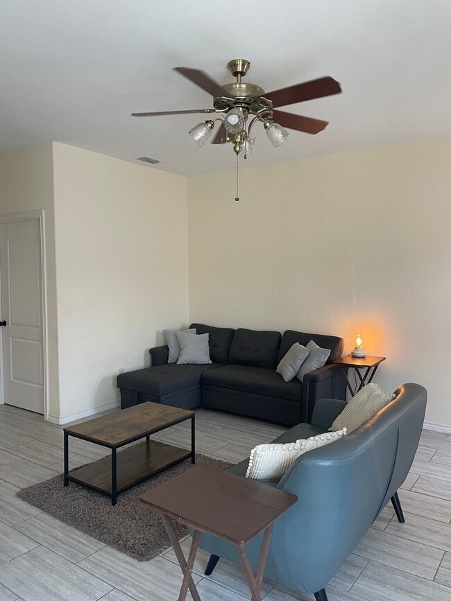 Photo - 1 bedroom /1 bathroom units available in a brand new complex! Move in now!! Unidad 6