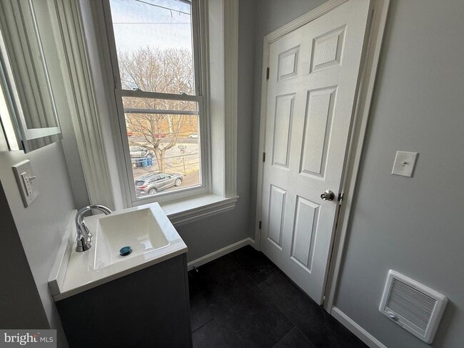 Photo - 1156 Franklin St Unidad 4