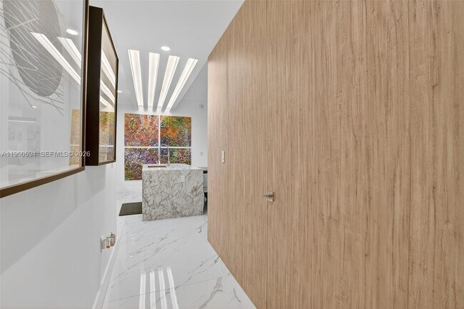 Photo - 5775 Collins Ave Unidad 405