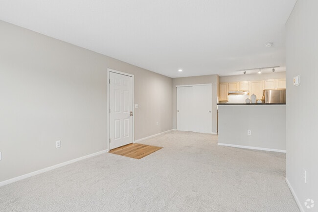1BR, 1BA - 624SF - Living Room