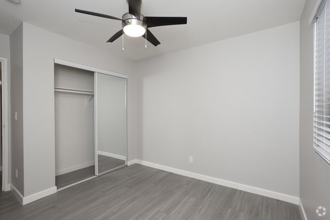 2BR, 2BA - 986 SF