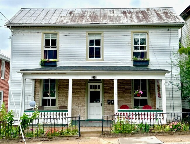 Photo - 838 W Beverley St