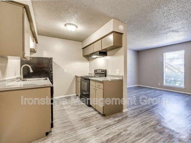 Photo - 4657 S Darlington Ave