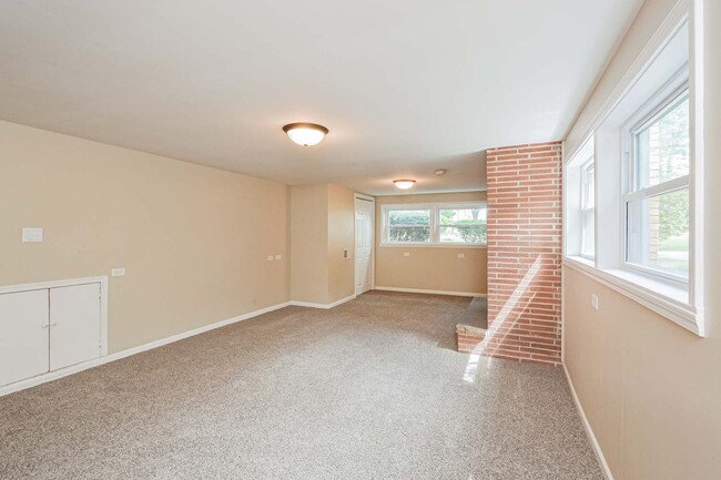 Photo - 418 S Kennicott Ave