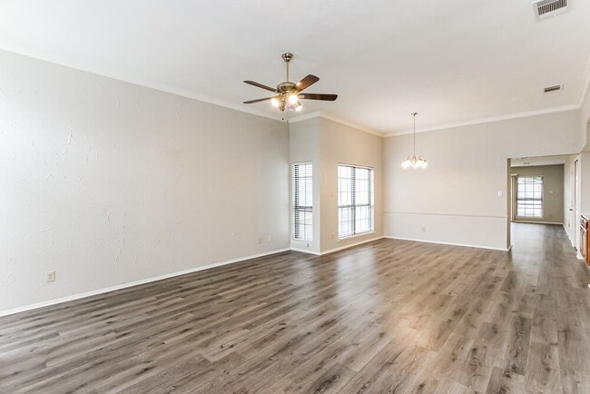 Photo - 1435 Colborne Dr