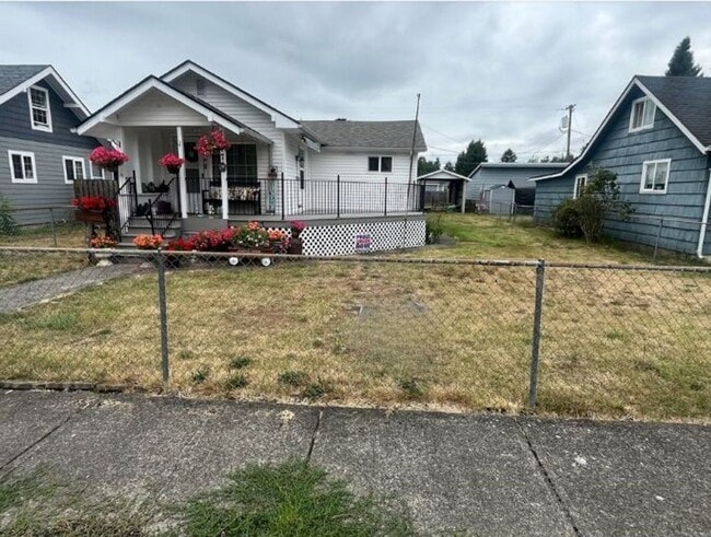 Building Photo - Charming home in a great neighborhood