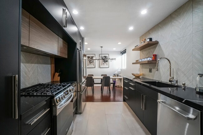 Kitchen - 22041 Costanso St Unit 104