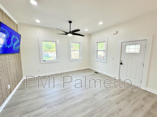 Photo - 1121 Zeigler St