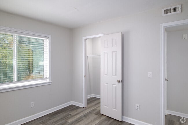 2BR, 1BA - 800SF - Primary Bedroom