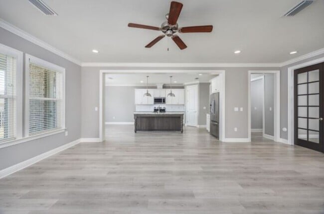 Photo - 77 Perimeter Pl