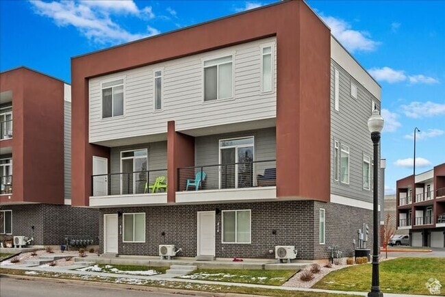 Building Photo - Modern End Unit townhouse w attached 2 car...