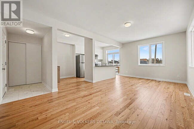 Photo - 748 Tincture Pl