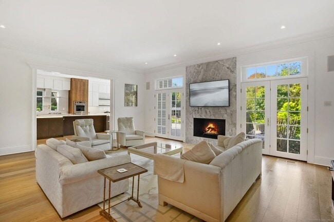 Photo - 355 Greens Farms Rd