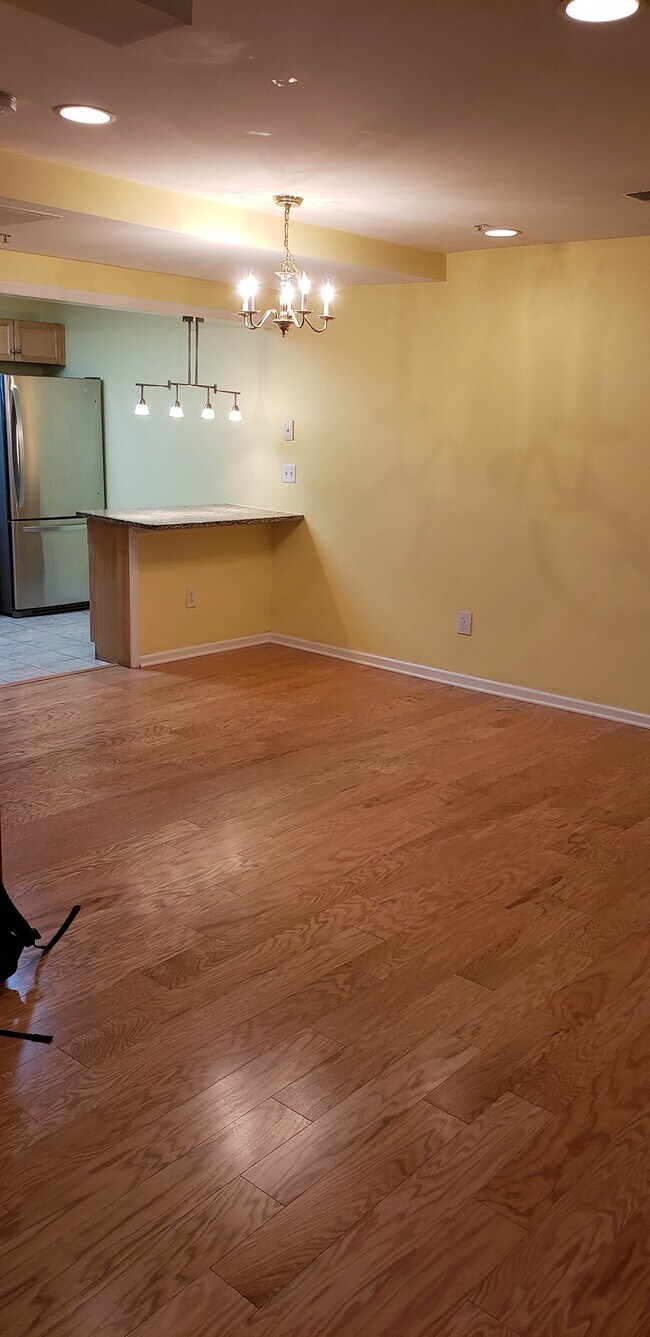 Dinning - 201 Dey St Unit 130