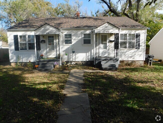 Building Photo - 2 bedroom, 1 bathroom duplex located in Au... Rental