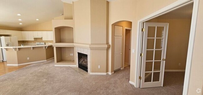 Building Photo - 2 Bedroom 2 bath 2 Car garage Plus Bonus R... Rental