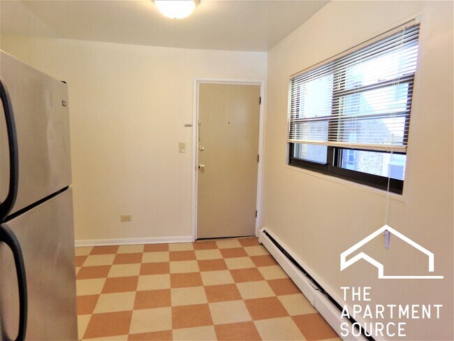 Photo - 1644 W Sherwin Ave Unit 2C