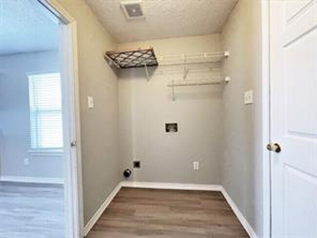 Photo - 10910 Red Cedar Dr