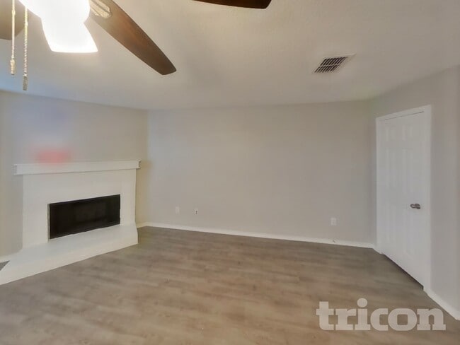 Photo - 1428 Junction Run