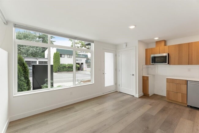 Photo - 5810 Roosevelt Way NE Unit 5810 D Lower