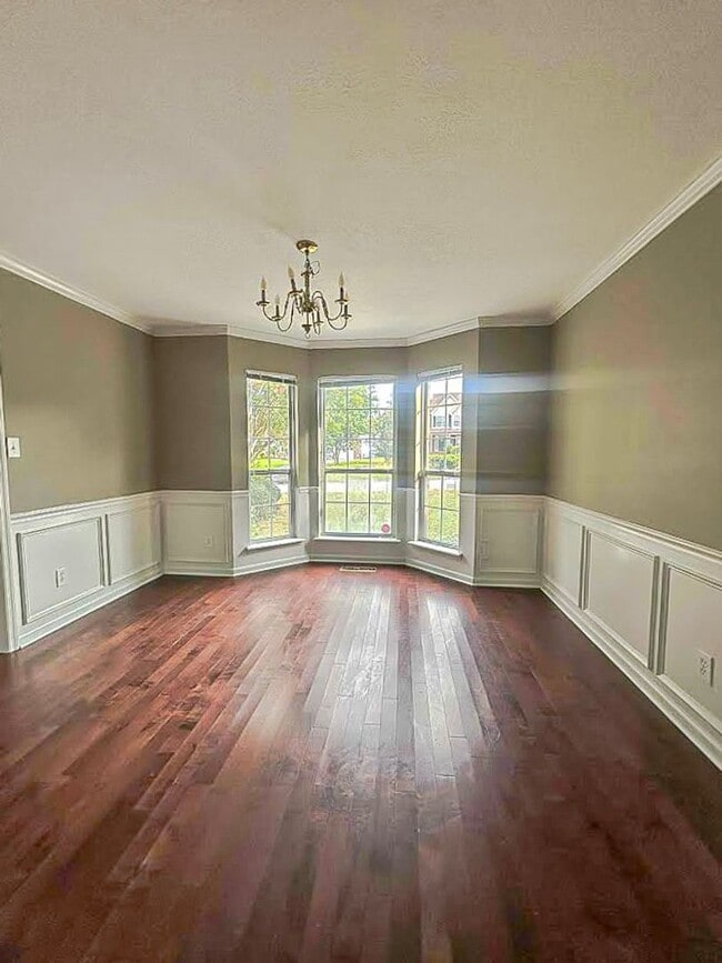 Photo - 3007 St James Pl