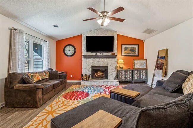 Photo - 1212 Torrey Pl SE