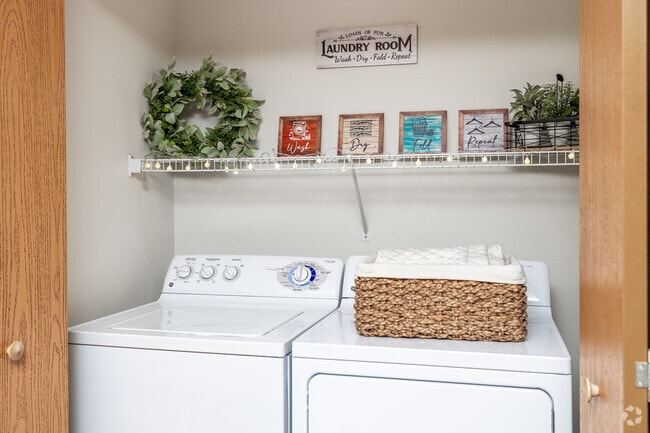 4BR, 2BA - 1,096SF - Washer & Dryer