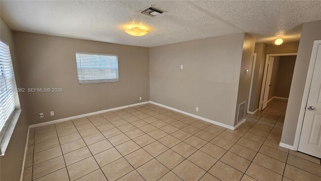 Photo - 860 SW 6th Ct Unit 3