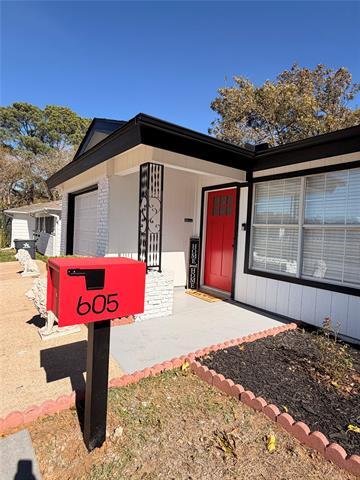 Photo - 605 N Davis Dr