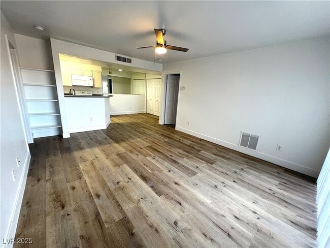 Building Photo - 5138 S Jones Blvd Unit 202 Rental